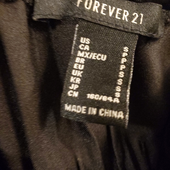 Forever 21 Black Crop Top - Picture 2 of 3